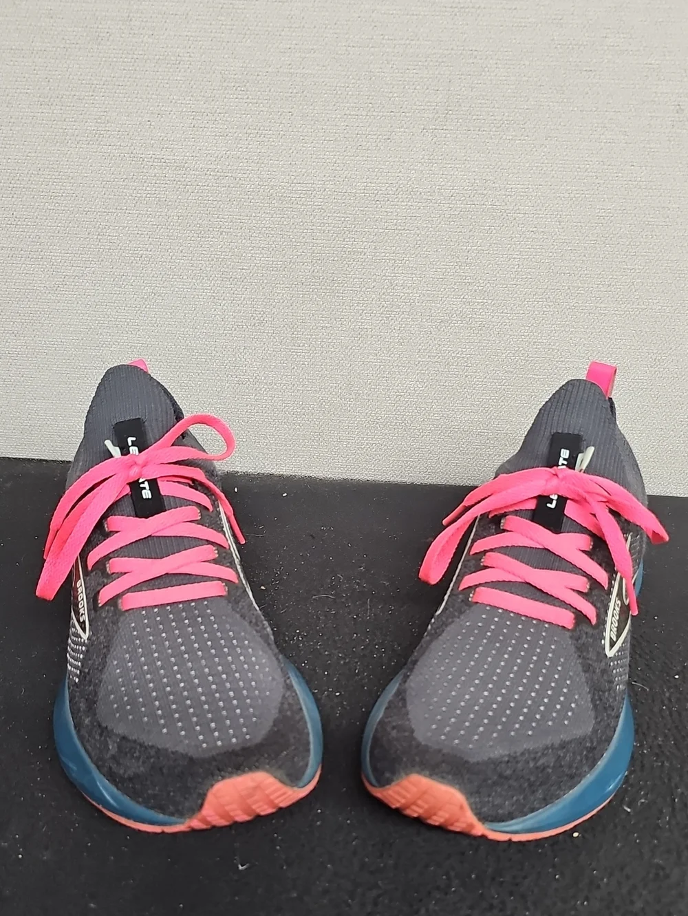 BROOKS LEVITATE 5 STEALTH FIT WOMENS SNEAKERS BFPM-06-070 - Picture 1 of 11